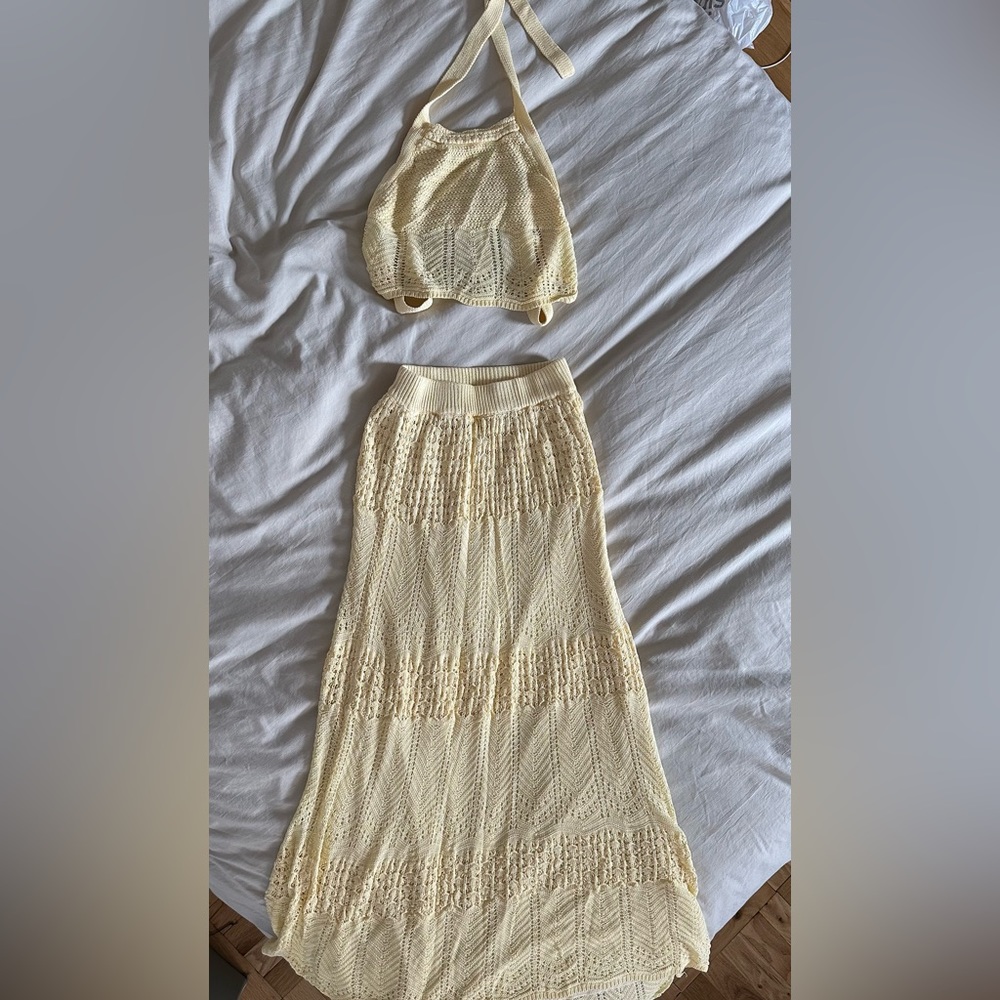 Yellow knit skirt set. Never worn 🫶🏽 size small